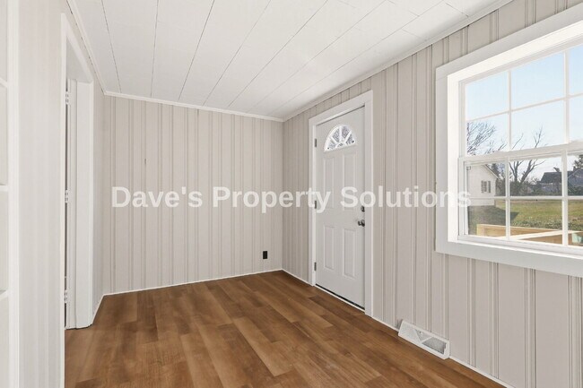 Building Photo - Charming Updated Home in Prime Winston-Salem Location