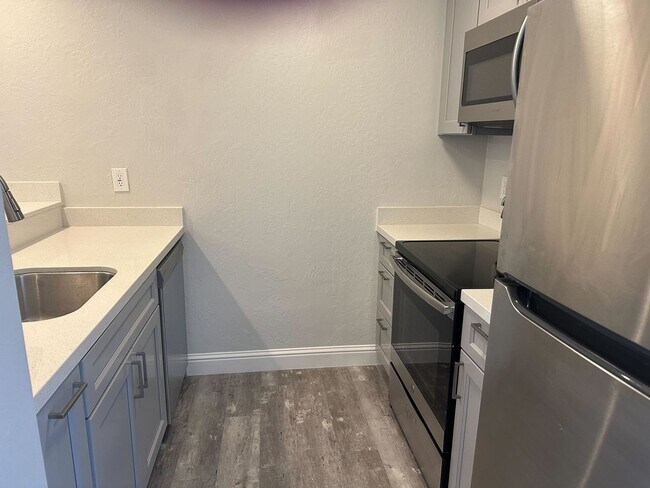 Foto del edificio - 2 Bed 1 Bath Available NOW!!! Washer/Dryer...