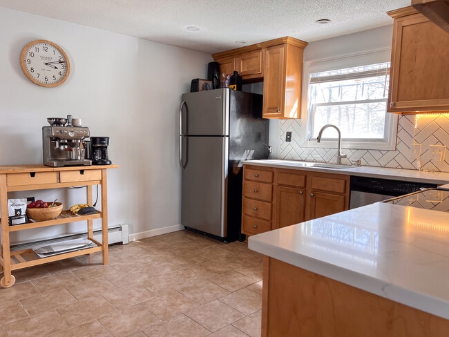 Foto del edificio - 215 Barbour Rd