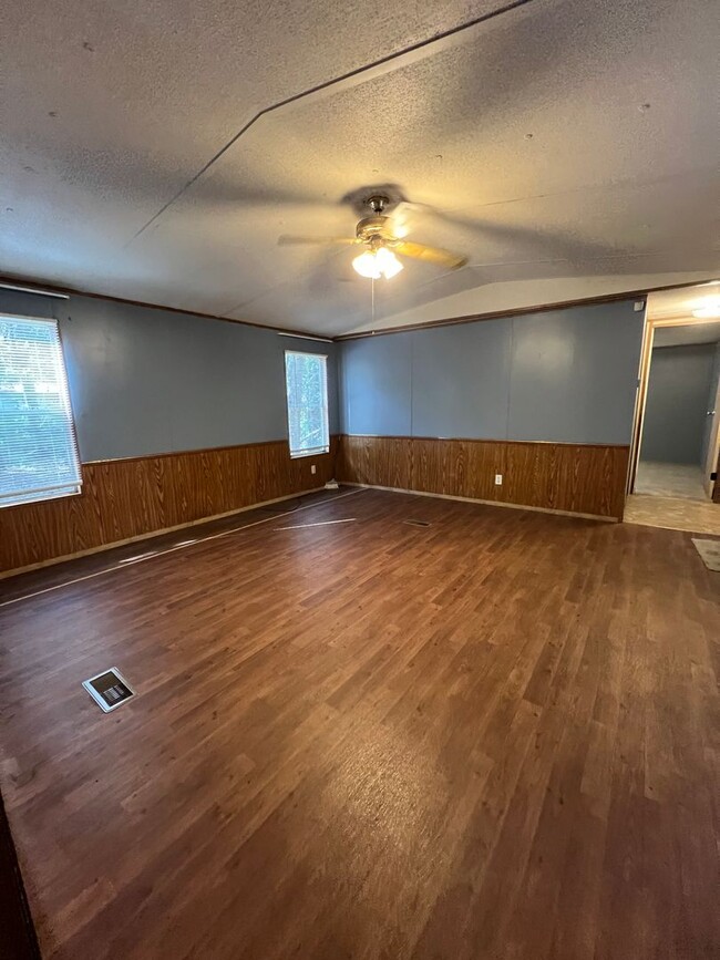 Building Photo - Coming Soon 2 bedroom 2 bathroom single wi...