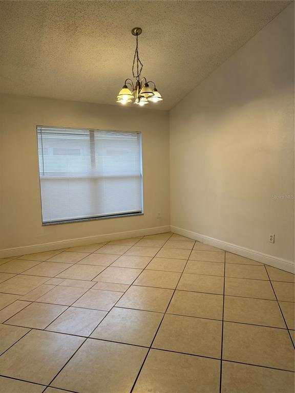 Foto del edificio - 245 Lakebreeze Cir