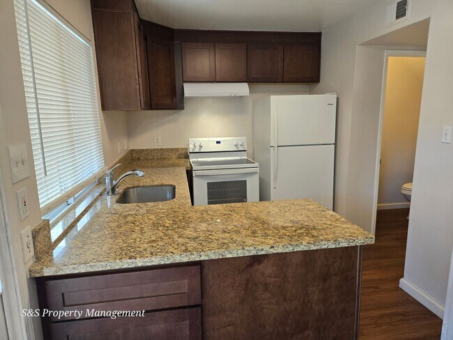 Foto del edificio - 8879 Salmon Falls Dr