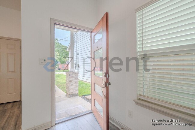 Foto del edificio - 4521 Clover St