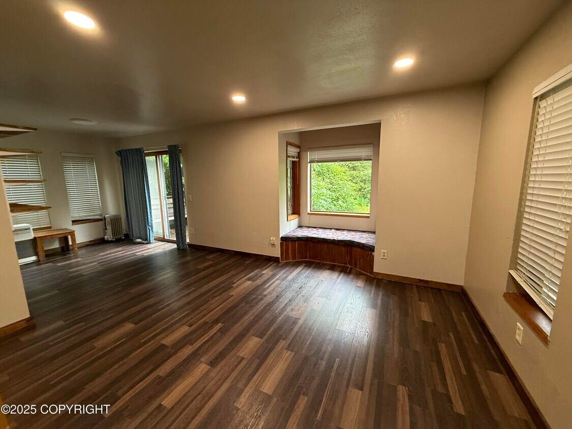 Foto principal - 839 S Point Higgins Rd