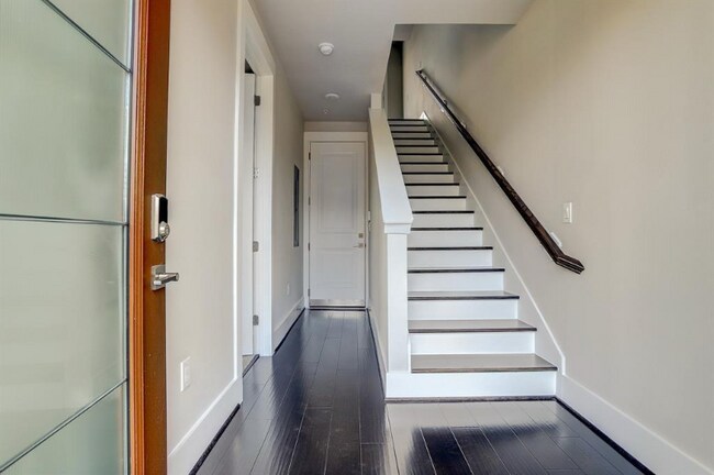 Foto del edificio - 2401 Crawford St