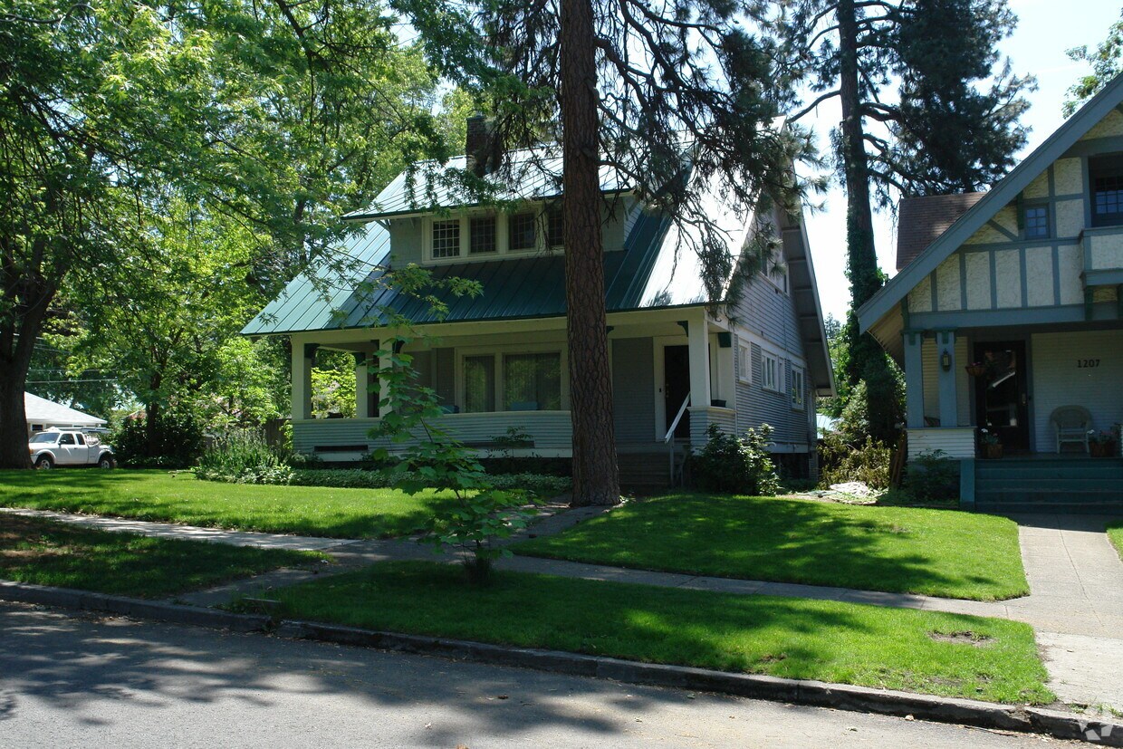 Building Photo - 1203 W 9th Ave