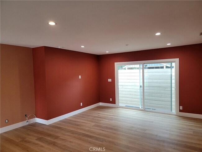 Foto del edificio - 18725 Bassett St