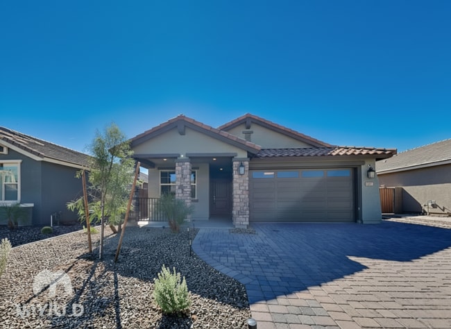 Building Photo - 15093 W Latham St