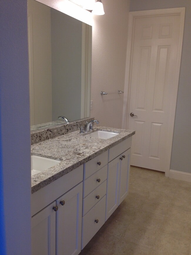Building Photo - 636 Fan Tail Way