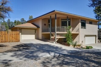 Building Photo - 1010 Blue Jay Dr