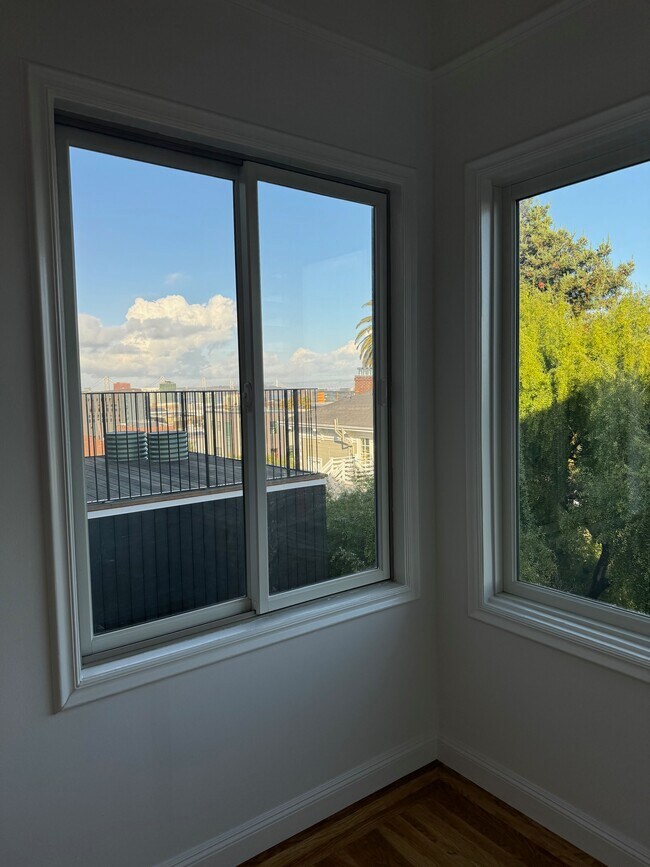 Comedor con vista al puente de la bahía - 427 Mississippi St