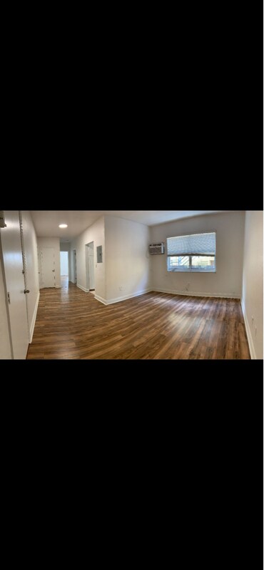 Foto principal - 7510 Byron Ave
