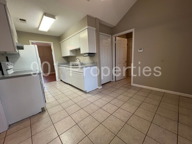 Foto del edificio - 5650 Richburg Ave