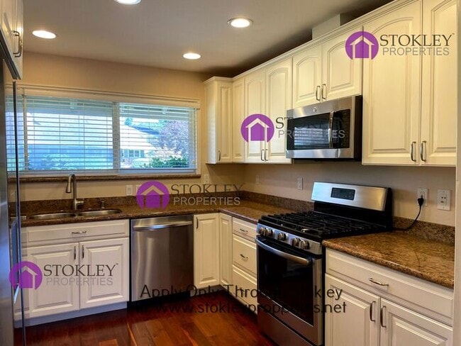 Building Photo - 105 Miramonte Dr