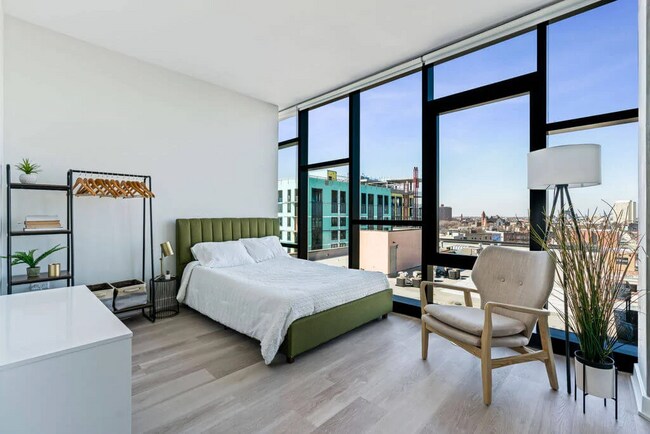 Foto del edificio - 711 N Milwaukee Ave