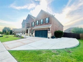 Building Photo - 1178 Roma Dr