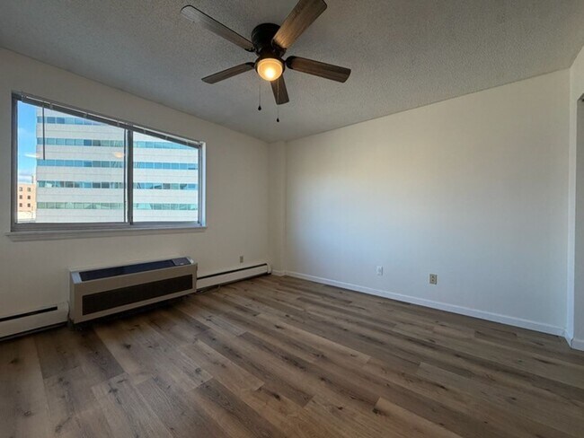 Foto del edificio - 2 Bedroom 2 Bathroom Downtown Condo-400 1st St. SE #301