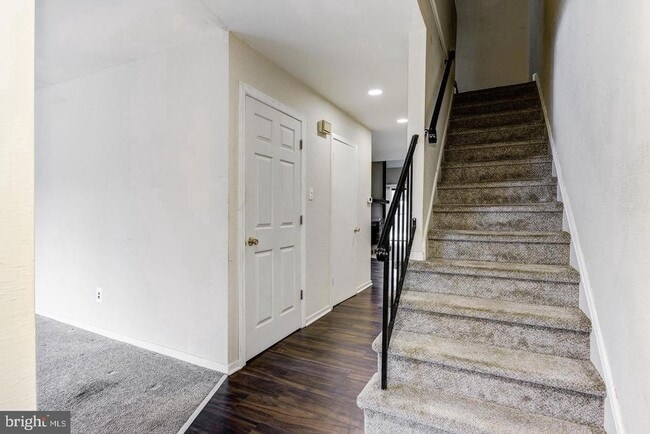 Building Photo - 215 Keats Ct