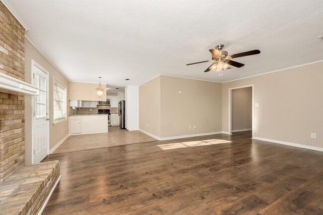 Building Photo - 2908 Oakside Dr