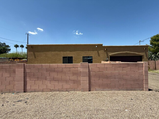 Foto del edificio - 3041 N Euclid Ave