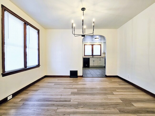 Building Photo - 225 Arch St