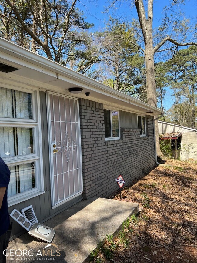 Foto del edificio - 324 Fairburn Rd SW