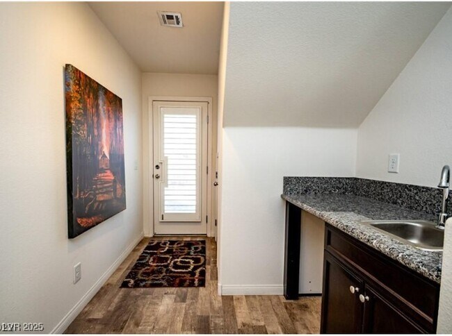 Foto del edificio - 7256 Sterling Rock Ave