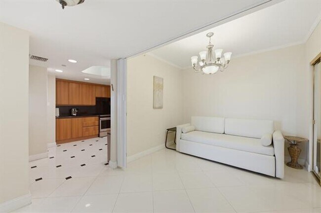 Foto del edificio - 9595 Collins Ave