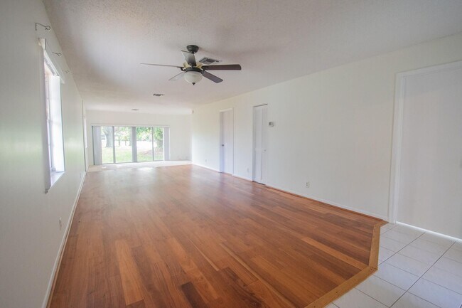 Building Photo - 2676 SE 27th Ln