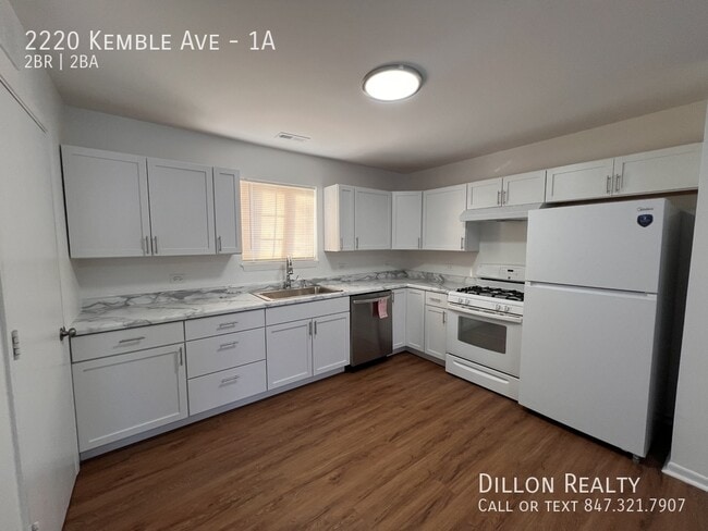 Foto del edificio - 2220 Kemble Ave