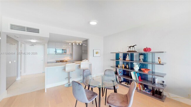 Foto del edificio - 10275 Collins Ave