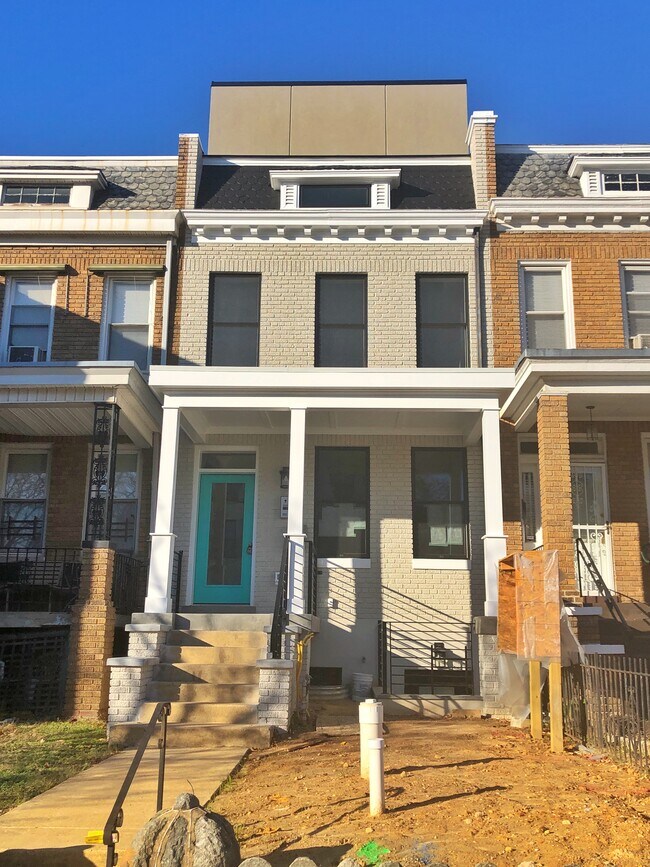 Building Photo - 523 Lamont St NW
