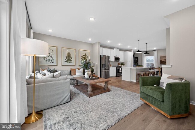 Building Photo - 44 Basswood St