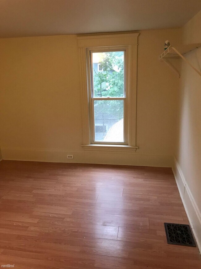 Foto del edificio - 2 br, 1 bath Duplex - 727 W Ganson St Apt 1