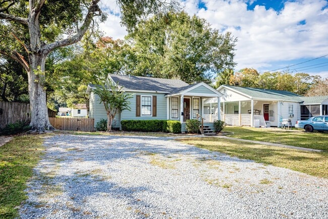 Building Photo - Adorable Updated Cottage in Pascagoula