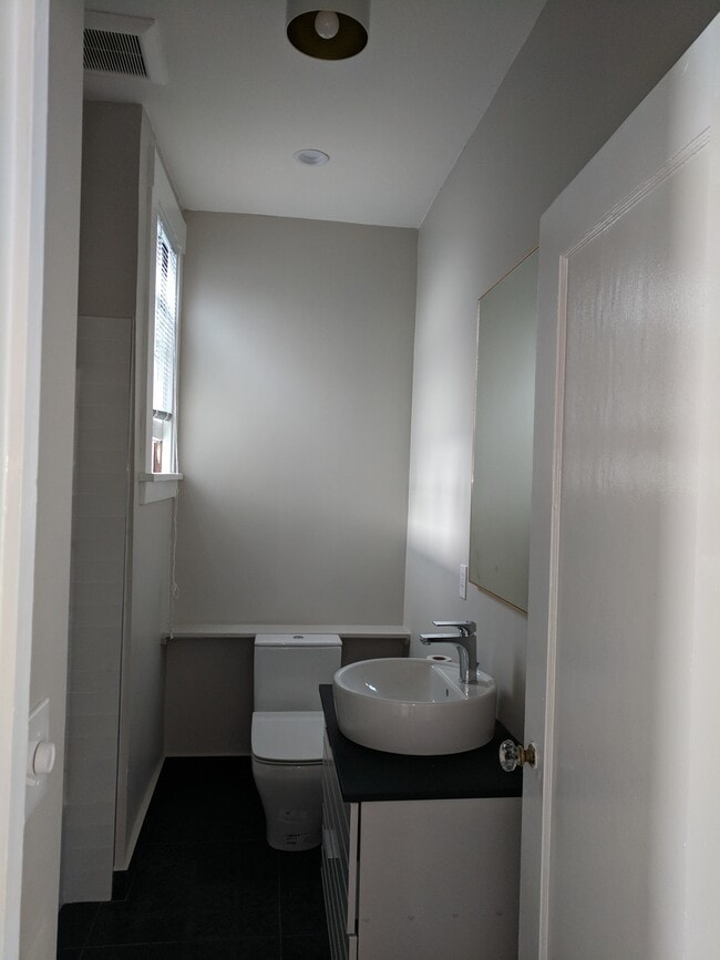 Building Photo - 1685 Oxford St