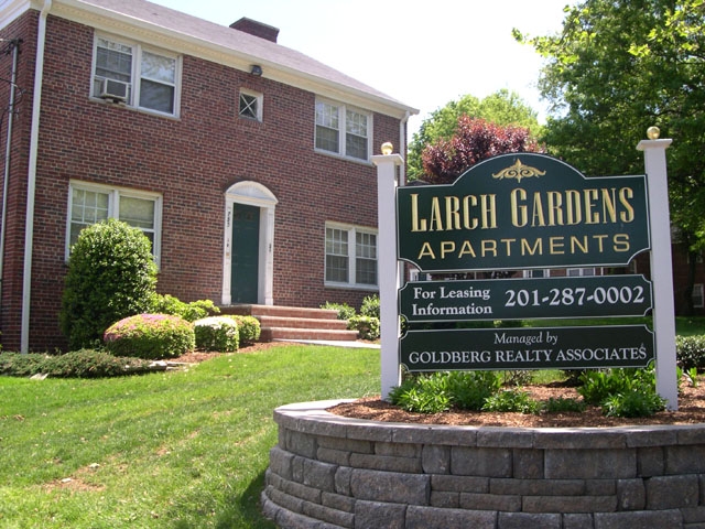 Larch Gardens Apartaments - Larch Gardens Apartments