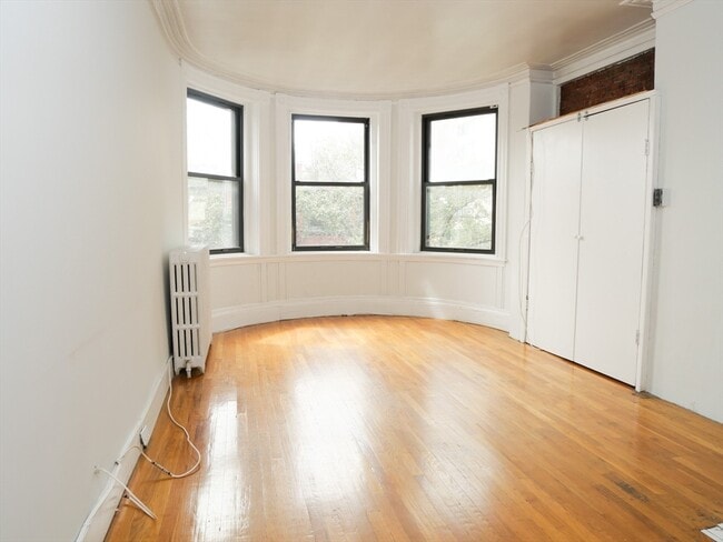 Building Photo - 256 W Newton St