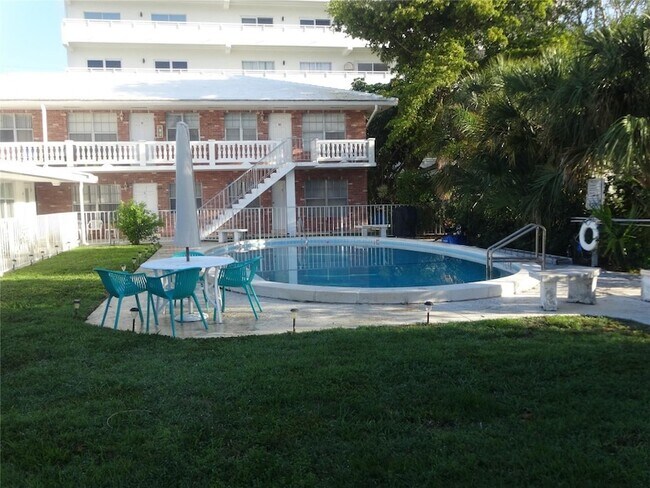 Foto del edificio - 3217 NE 11th St