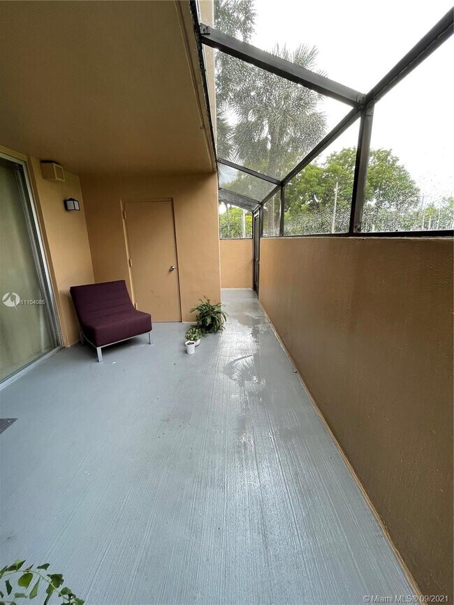 Building Photo - 10425 SW 112th Ave