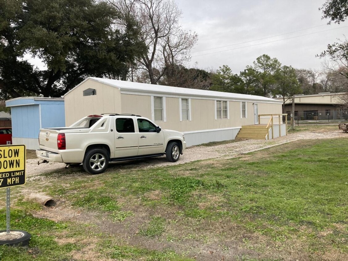 Photo - 2715 Frick Rd (Houston, TX)