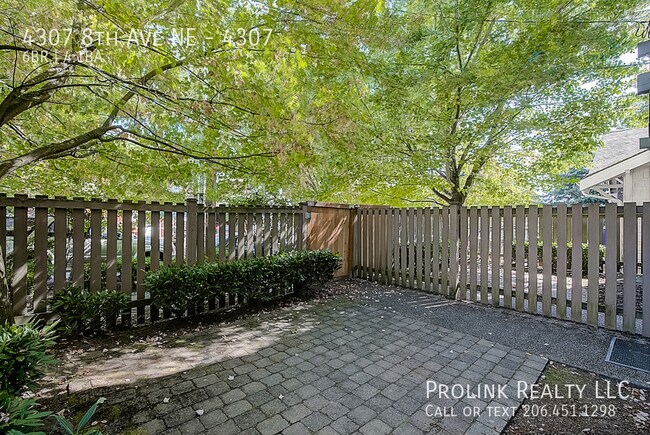 Foto del edificio - 4307 8th Ave NE