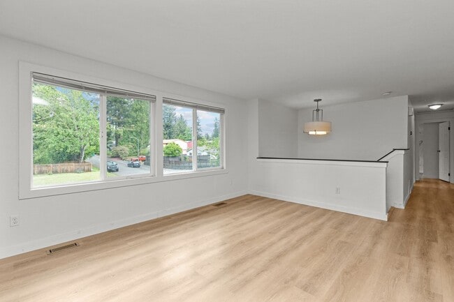 Building Photo - 4Bd Bothell Home!