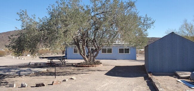 Building Photo - 580 N Mesquite Ln