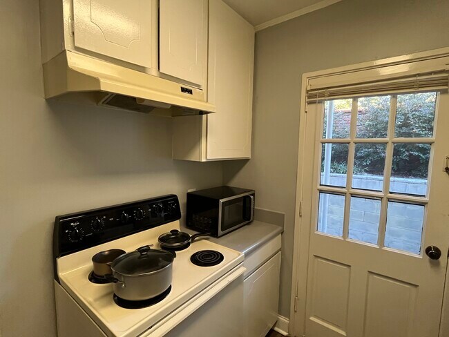 Building Photo - 2846 Walton Way