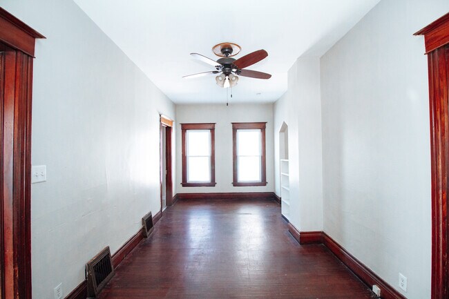 Building Photo - 856 Woodsdale Ave