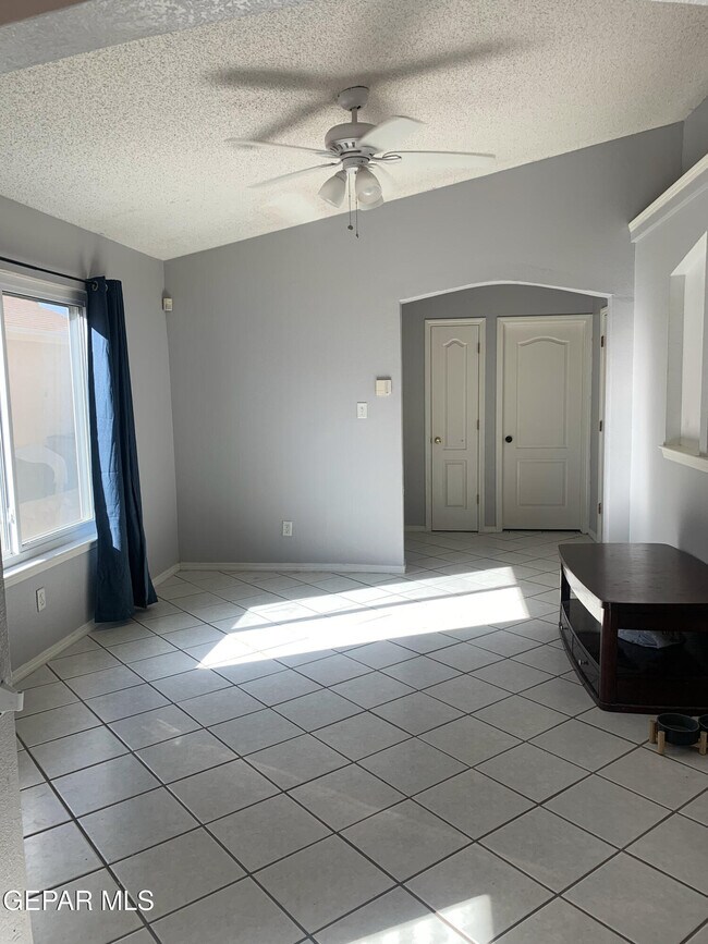Building Photo - 12226 Maria Seanes Dr