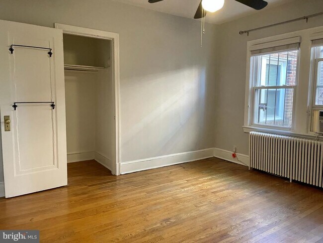 Foto del edificio - 909 E St SE