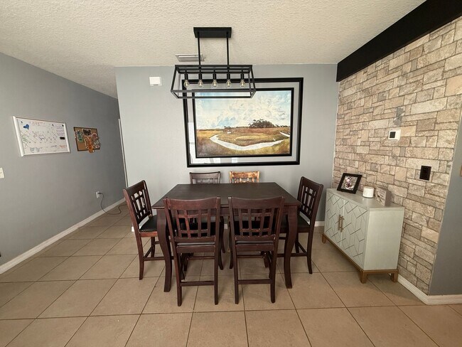 Foto del edificio - 3 Bedroom 2 Bath Single-Family Home (Garden Village)