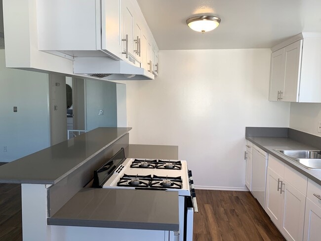 Building Photo - 206